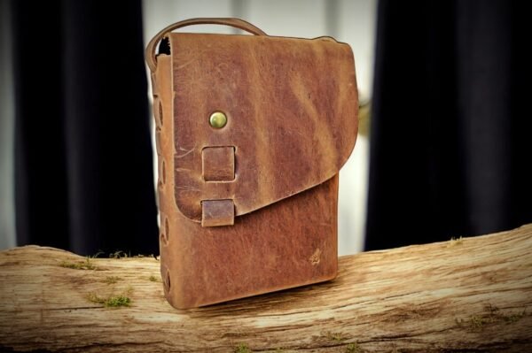 Unisex leather bag vintage aspect 01